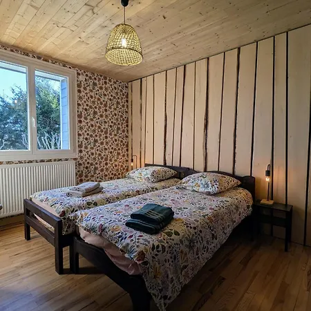 Spacieux Pour 10 Pers. Avec Grand Jardin A Landhaus Tence